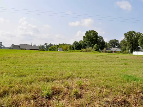 3 Tiffani Dr, Cullman, AL 35058
