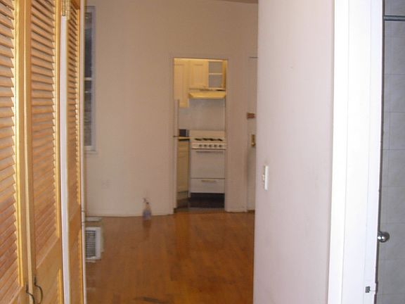 4th image of 326 E 90th St #8