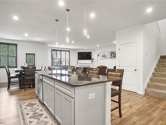 4th image of 174 Reserve Dr