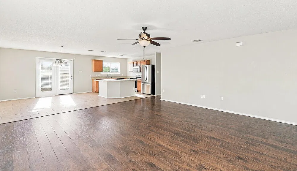 3 bed, 2.0 bath, 1654 sqft, $2,070 — Photo 4