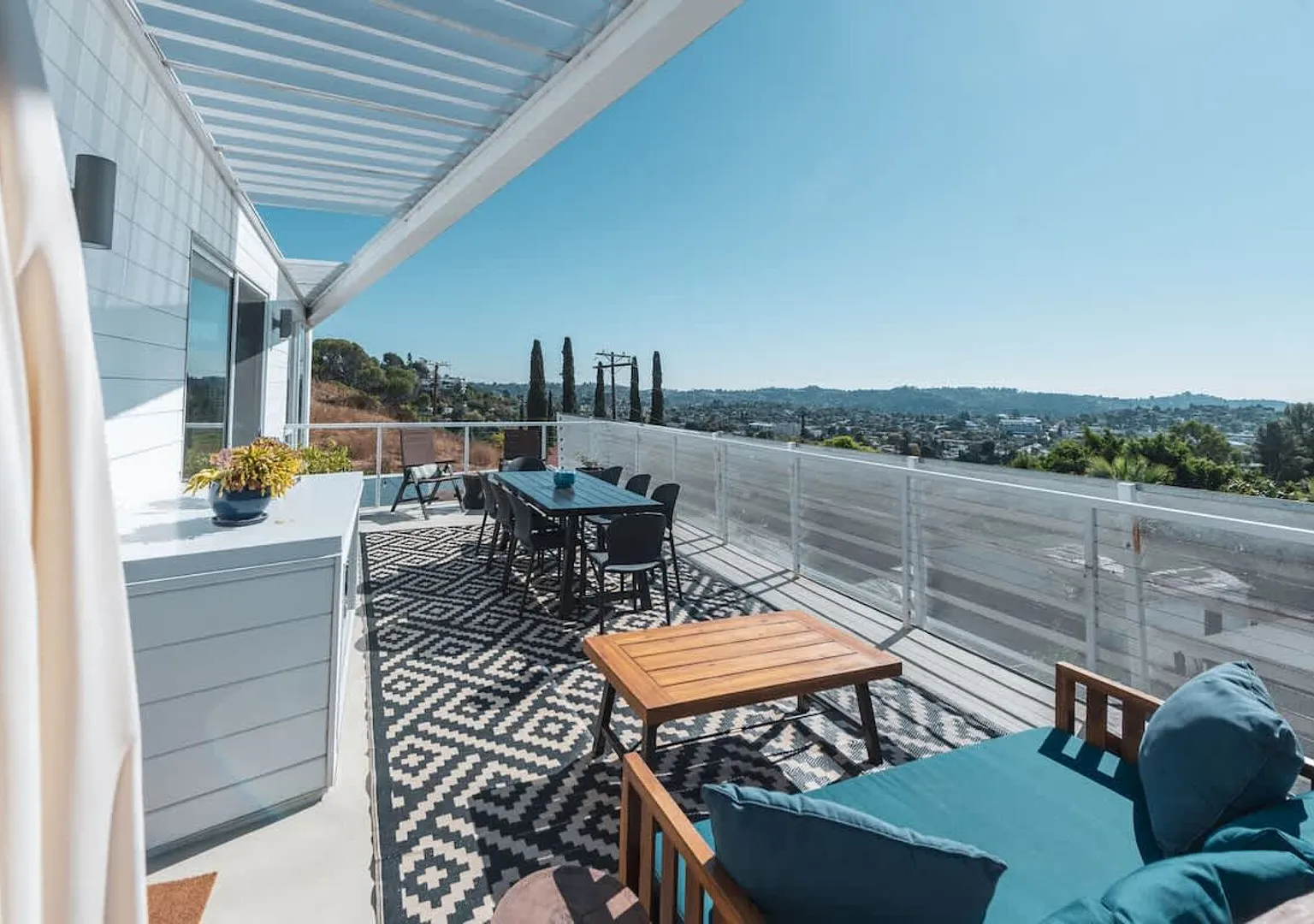 Luxurious Highland Park Oasis: Hot Tub & Stunning Views — Photo 2