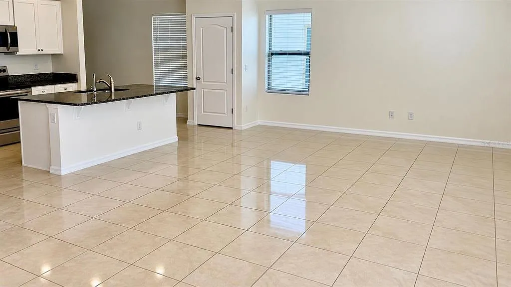 4 bed, 2.5 bath, 2904 sqft, $2,850 — Photo 4