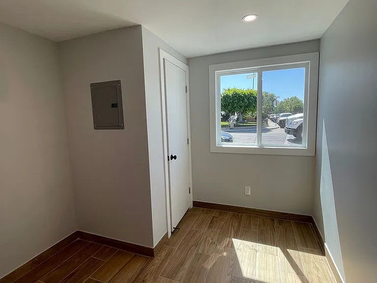 14700 Hubbard St — Photo 6