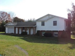 30 Woodview Ct, Stuarts Draft, VA 24477