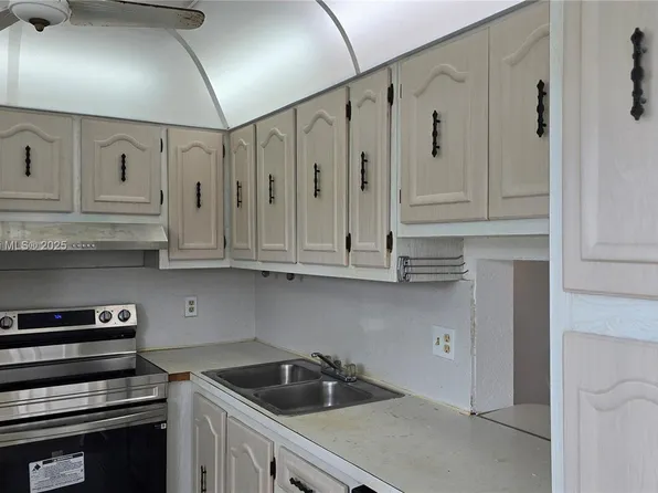 2520 NE 1st Ct APT 406, Boynton Beach, FL 33435
