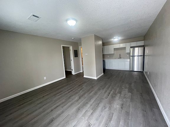 2nd image of 909 Mulberry St #11