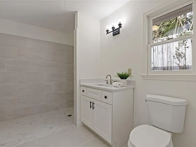 Second Master bathroom