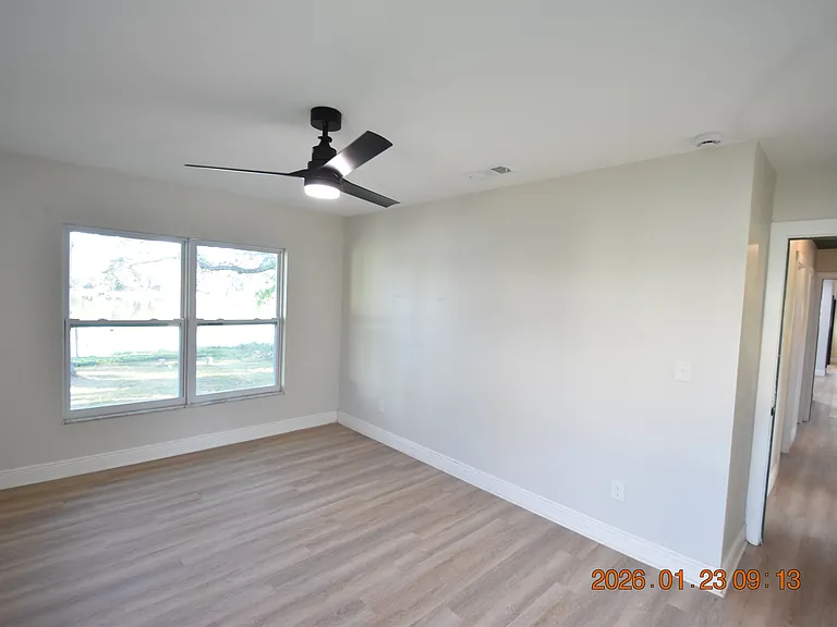 3606 1/2 River Grove Dr — Photo 16