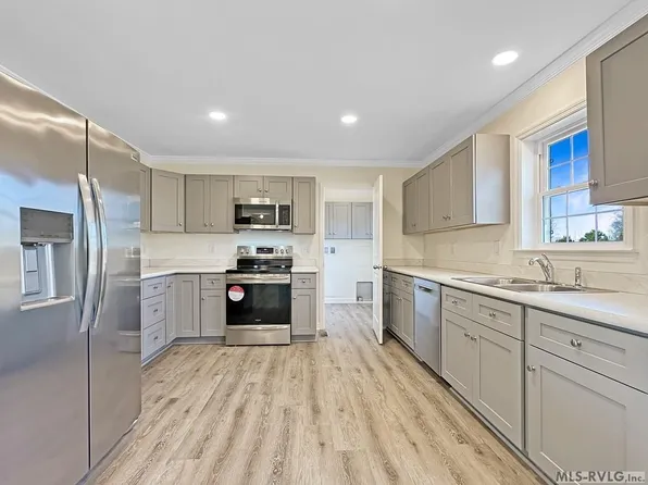 1842 Plank Rd, South Hill, VA 23970