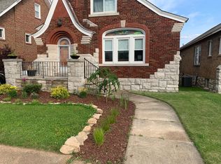 3240 Watson Rd, Saint Louis, MO 63139