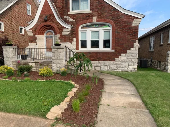 3240 Watson Rd, Saint Louis, MO 63139