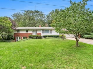 14667 E River Rd, Buchanan, MI 49107