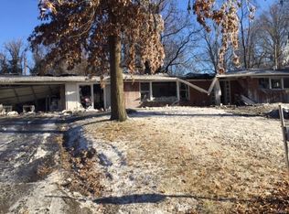 7 Manor Ln, Saint Louis, MO 63135