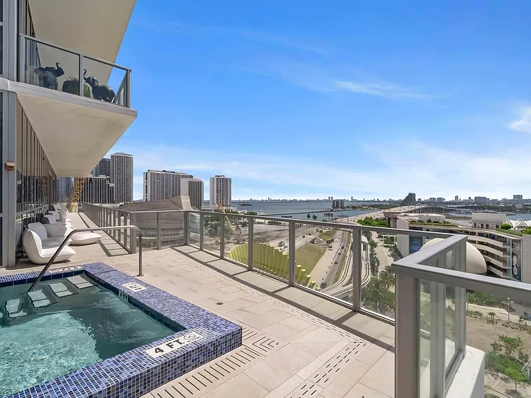 1100 Biscayne Blvd #5802 — Photo 25