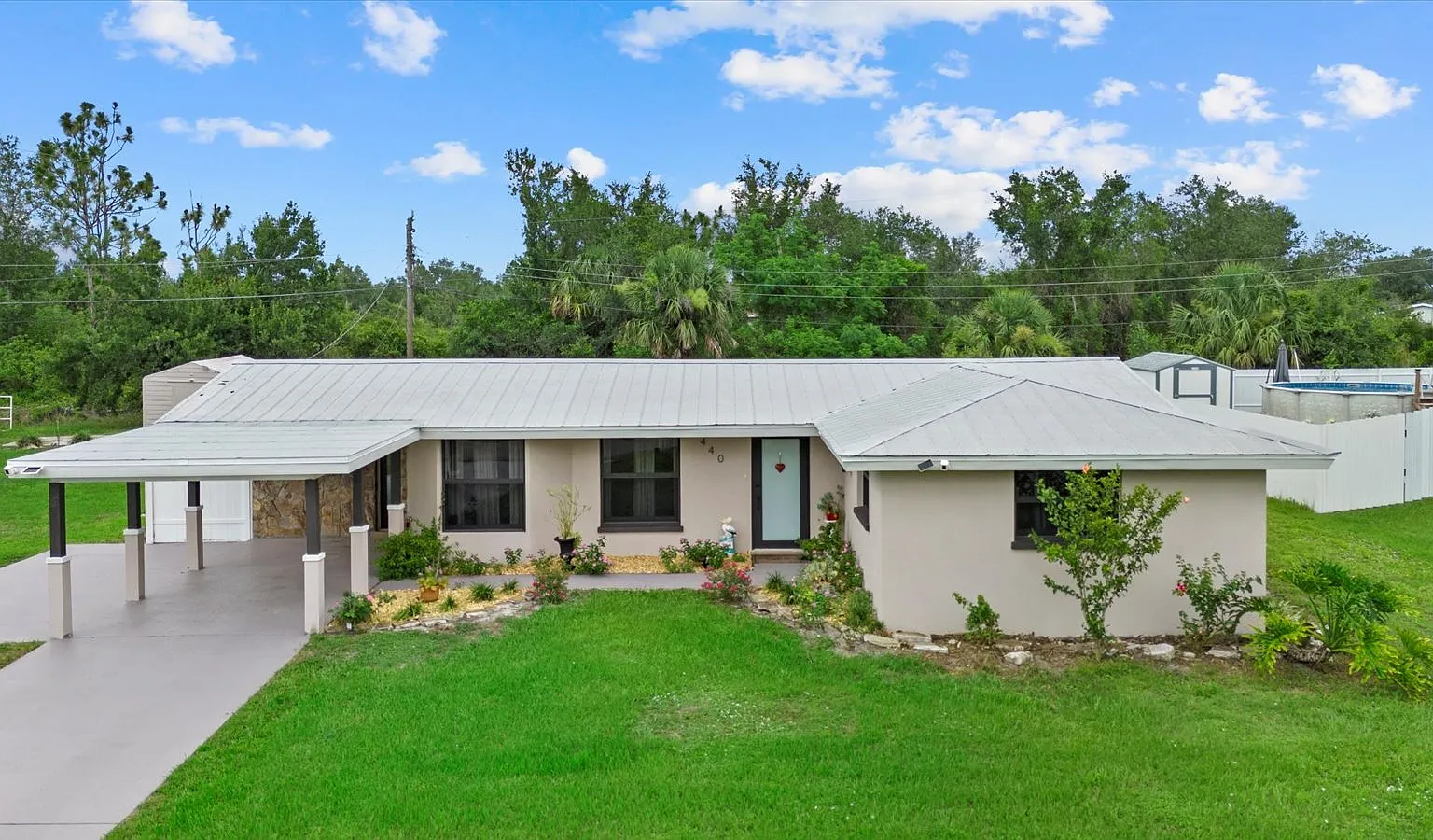 3 bed, 2.0 bath, 1164 sqft, $2,000 — Photo 2