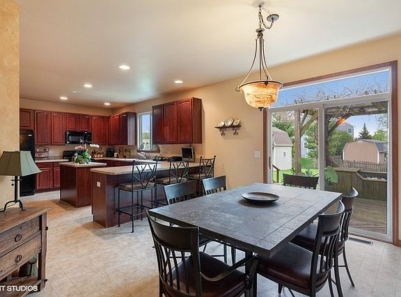4th image of 25141 W Constitution Ct