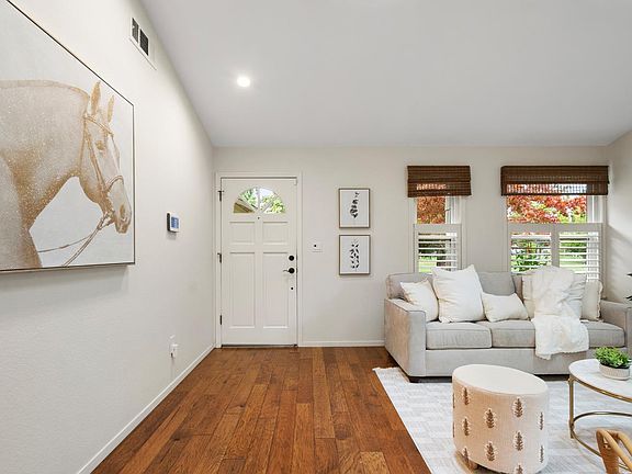 2nd image of 2318 lakepark Drive