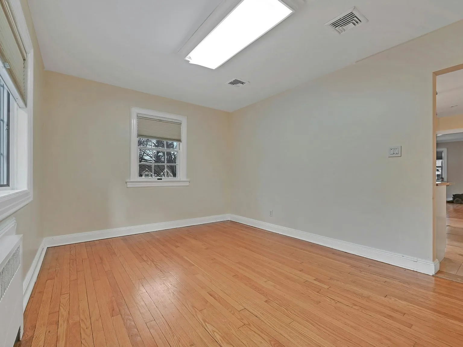 4 bed, 6800 sqft, $4,500 — Photo 4