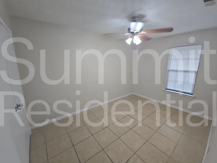 900 E Leslie Cir #B — Photo 7