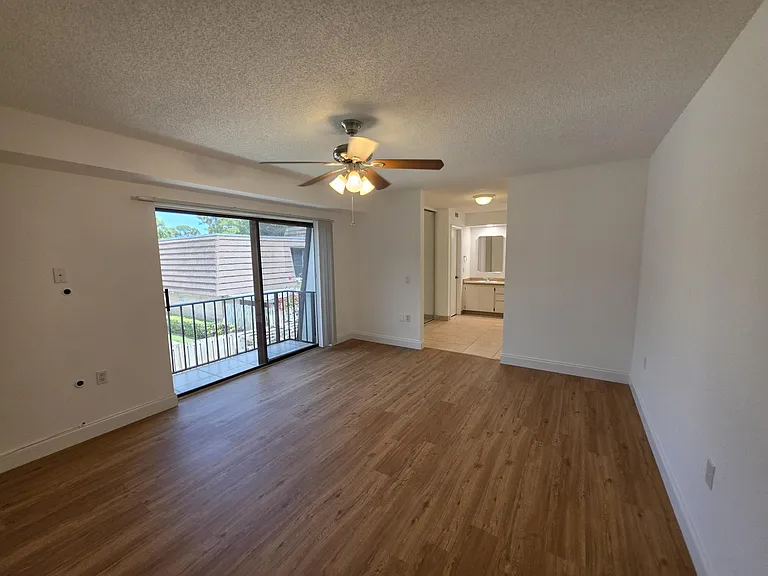 708 7th Ln — Photo 22
