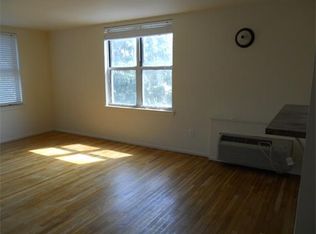 100 Pershing Ave APT 3F, Carteret, NJ 07008