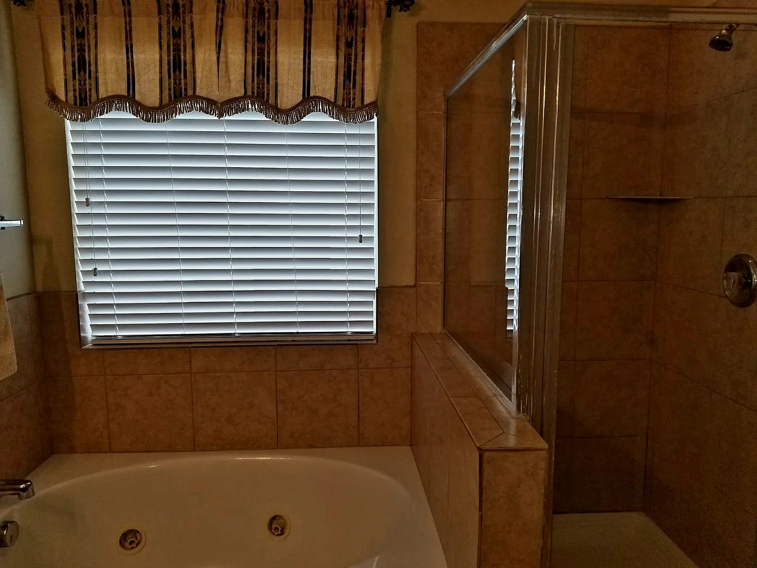 4 bed, 2.5 bath, 2200 sqft, $2,000 — Photo 4