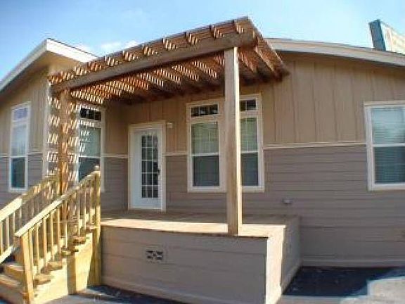 Rear deck and pergolia