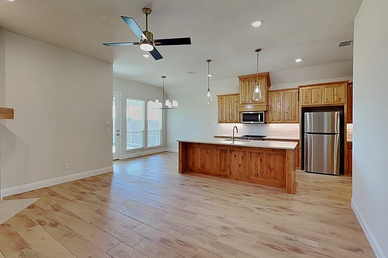 3 bed, 2.5 bath, 2572 sqft, $2,700 — Photo 3
