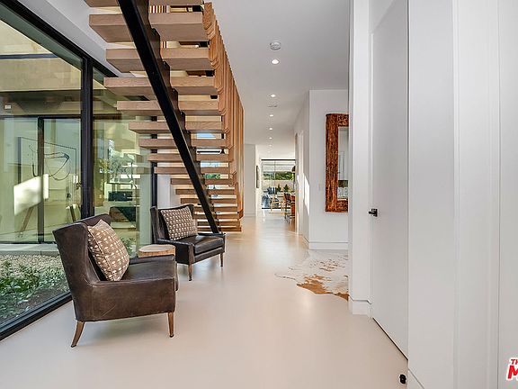 2nd image of 631 N Curson Ave