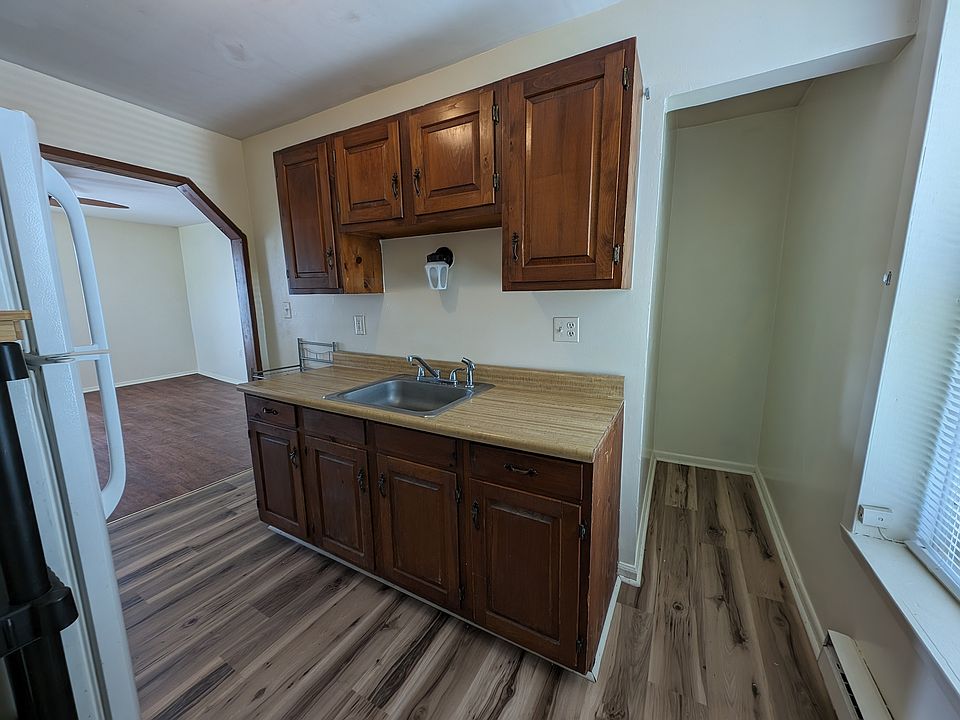 Sink Area with small cubby