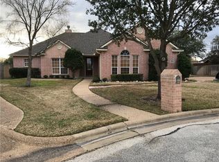 3900 Park Hurst Dr, Bryan, TX 77802