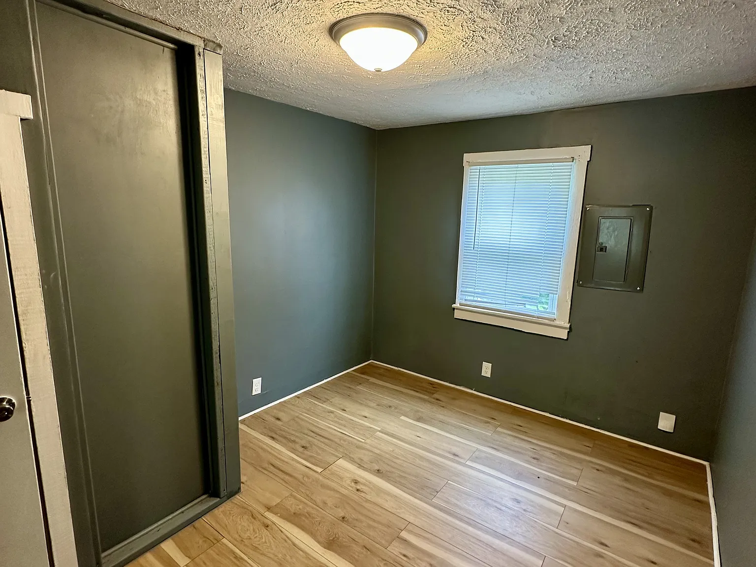 1945 West 11th Street - 3 — Photo 4