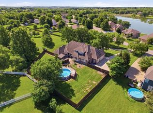 15586 Cedar Ln, Basehor, KS 66007