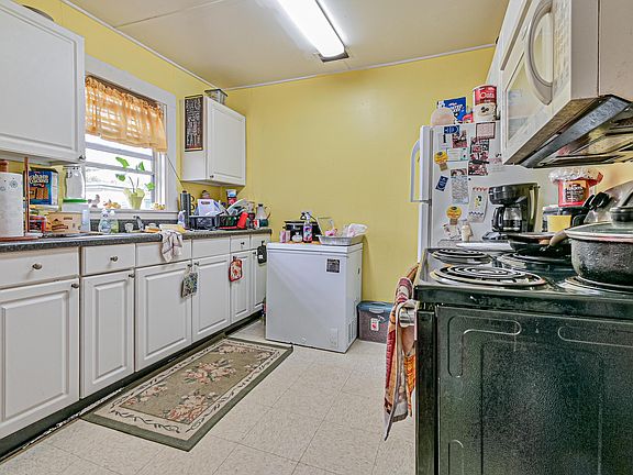 4th image of 814 Winchester St