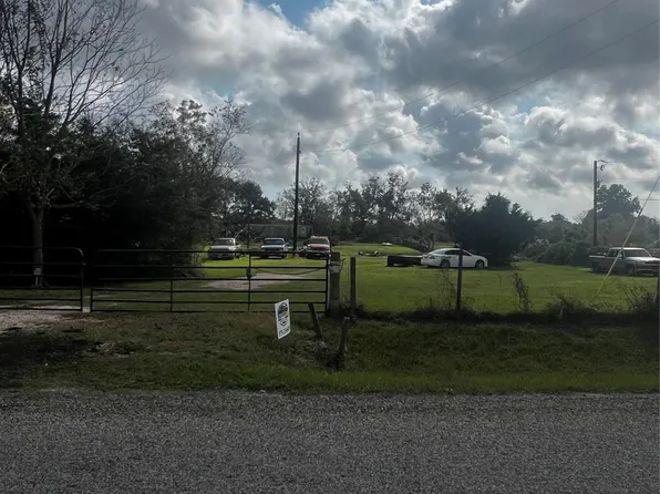 350 County Road 273, Bay City, TX 77414