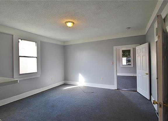 5th image of 1562 Saint Denis St