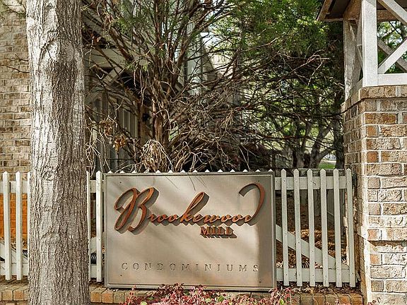 2nd image of 660 Barnett Shoals Rd APT 212