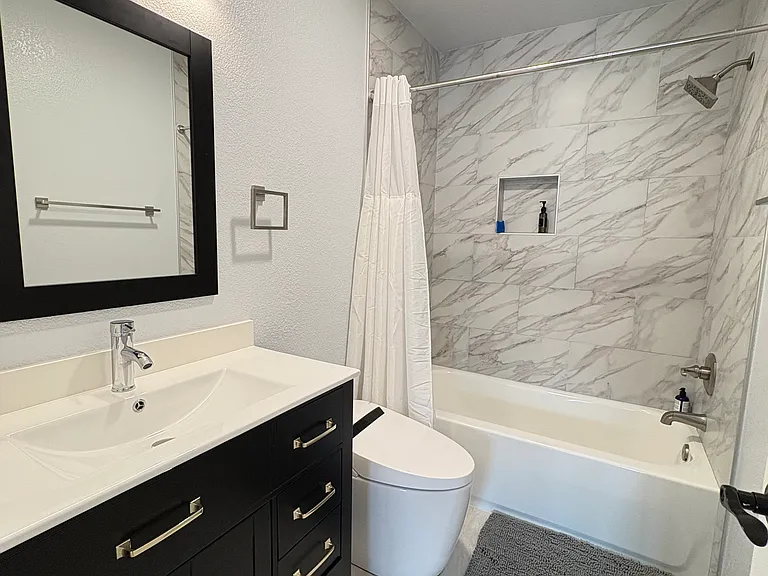 414 Galleria Dr #4 — Photo 28