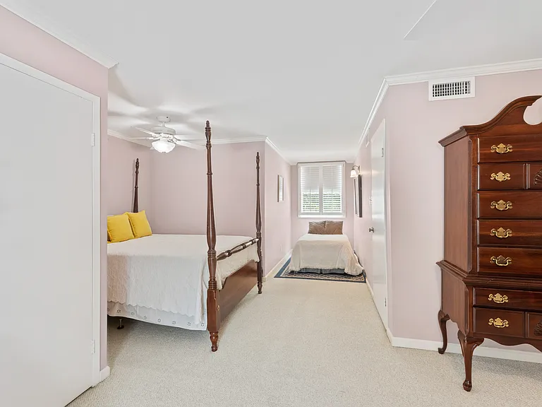 1026 S Morgan Ave — Photo 16