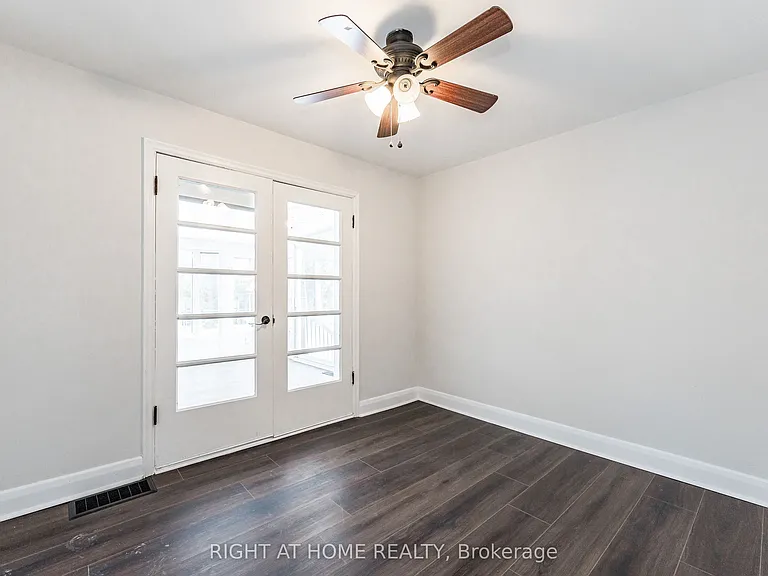18 Ridgewood Ave — Photo 17