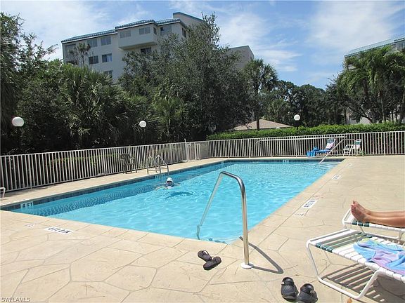 3rd image of 285 Naples Cove Dr APT 1605