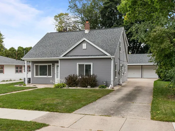 724 Mitchell St, Neenah, WI 54956