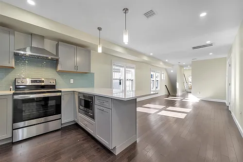 45 Wright Ave Photo 1