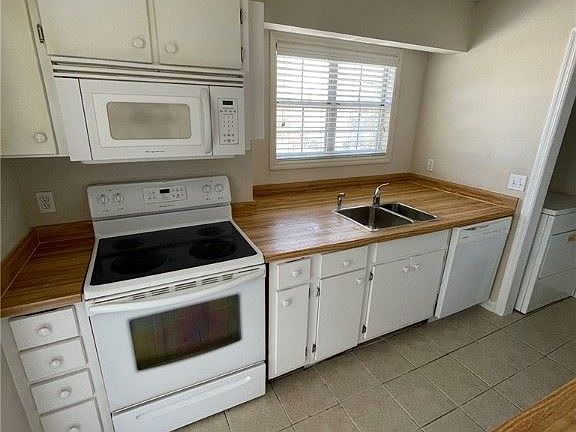 3rd image of 802 W Island Square Dr