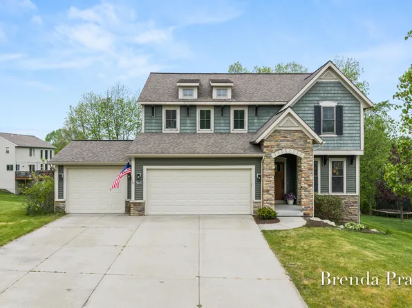 9845 Sunset Ridge Dr NE, Rockford, MI 49341
