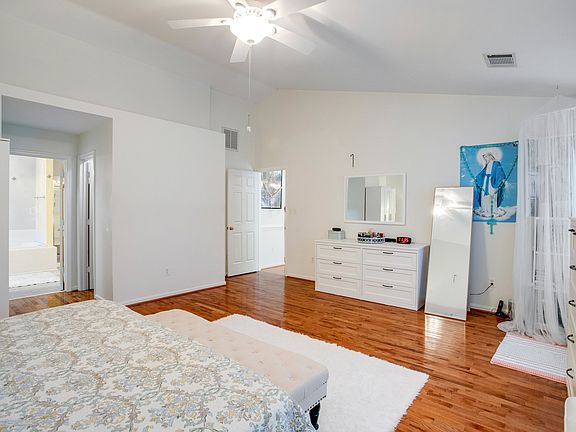 5th image of 16995 Cass Brook Ln