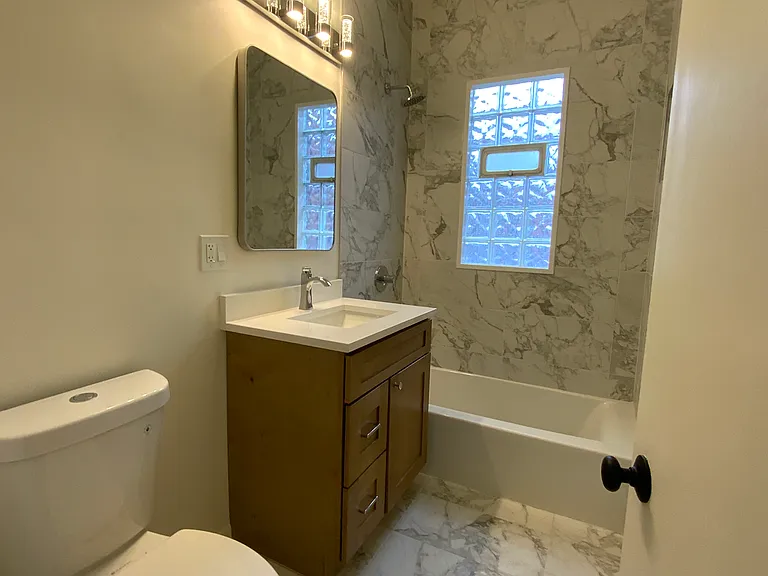 2528 N California Ave #2 — Photo 11