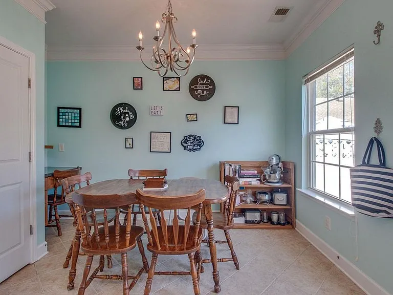 904 Tote Ln — Photo 7