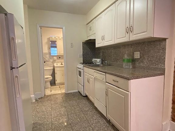 4th image of 125 E 71st St APT 1A