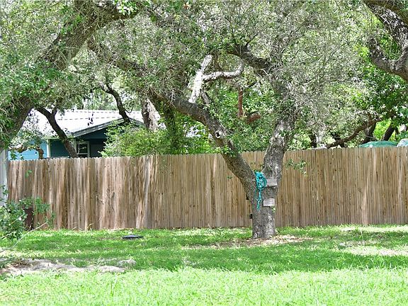 4th image of 304 Traylor Ave